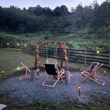 Vikendica Anas 图兹拉